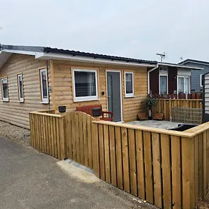 Beautiful & Stunning 1-bed In Chalet